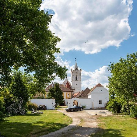 Апартаменты Ambrozuv Dvur Pouzdrany Экстерьер фото