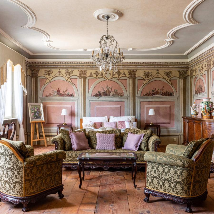 Апартаменты Ambrozuv Dvur Pouzdrany Экстерьер фото
