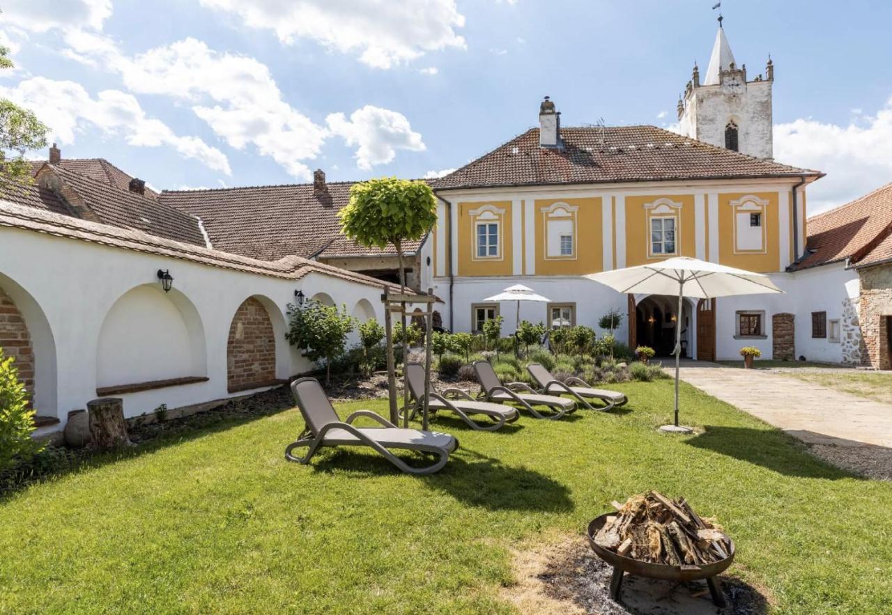 Апартаменты Ambrozuv Dvur Pouzdrany Экстерьер фото